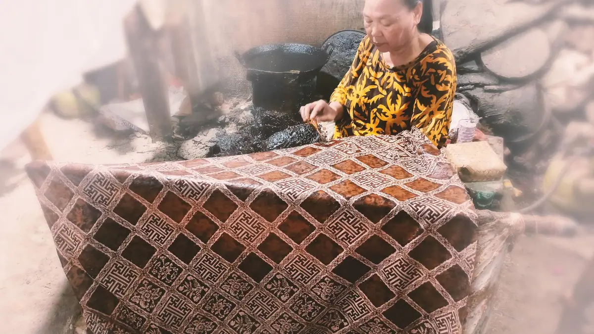 Proses pembuatan batik — foto 2