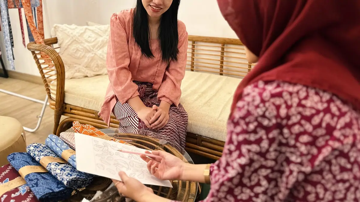 Batik dengan motif kustom untuk identitas perusahaan