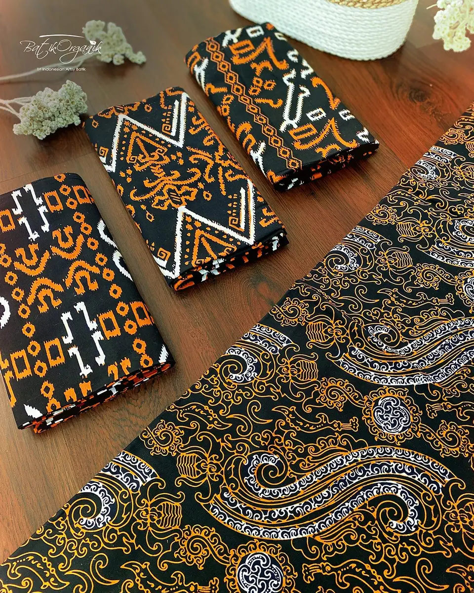 Kain batik bernuansa sogan